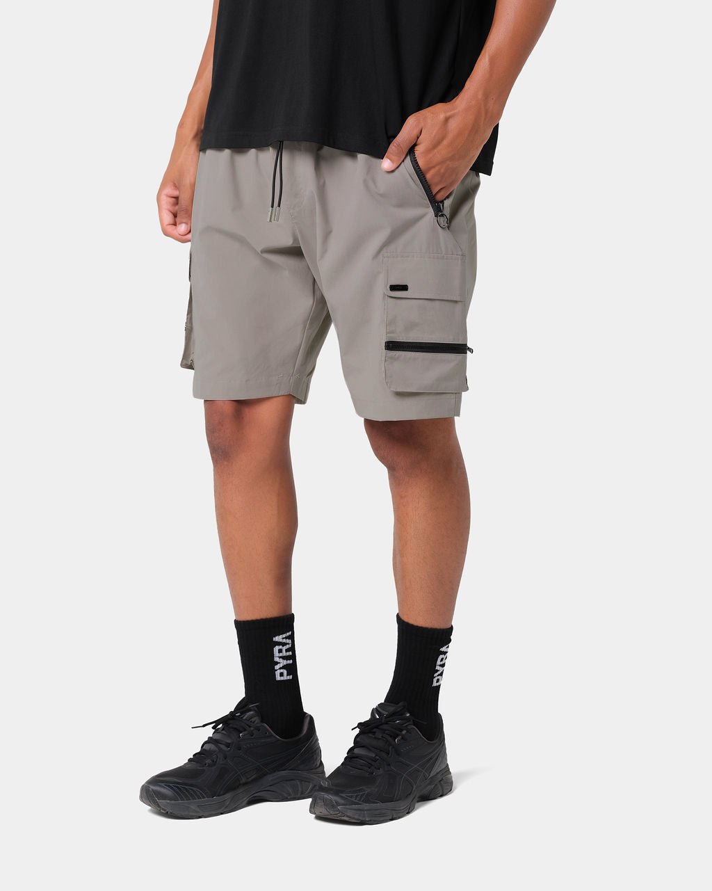 NERO CARGO SHORT TAUPE – PYRA ELEMENTS