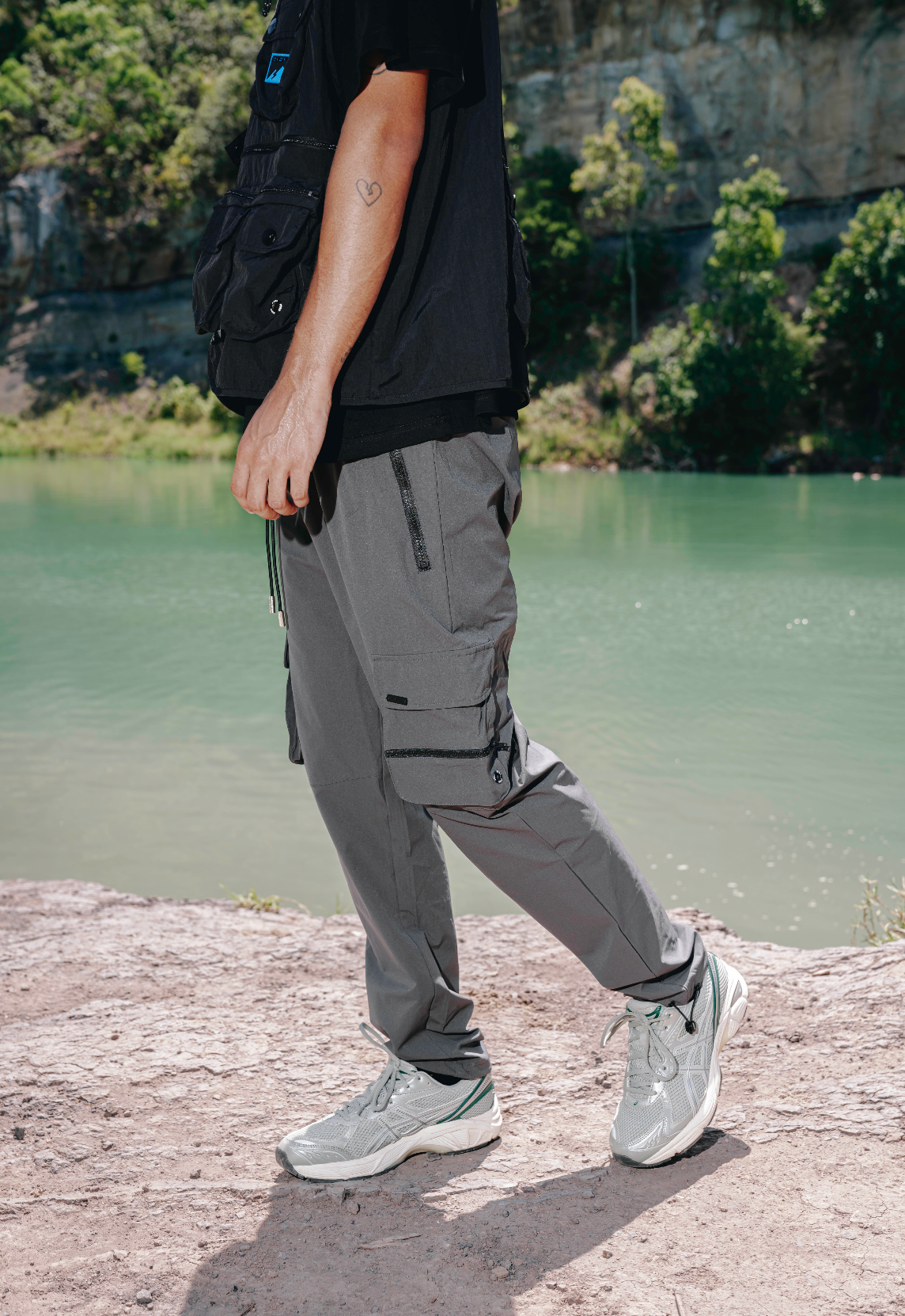 Nero Cargo Pants Carbon – PYRA ELEMENTS