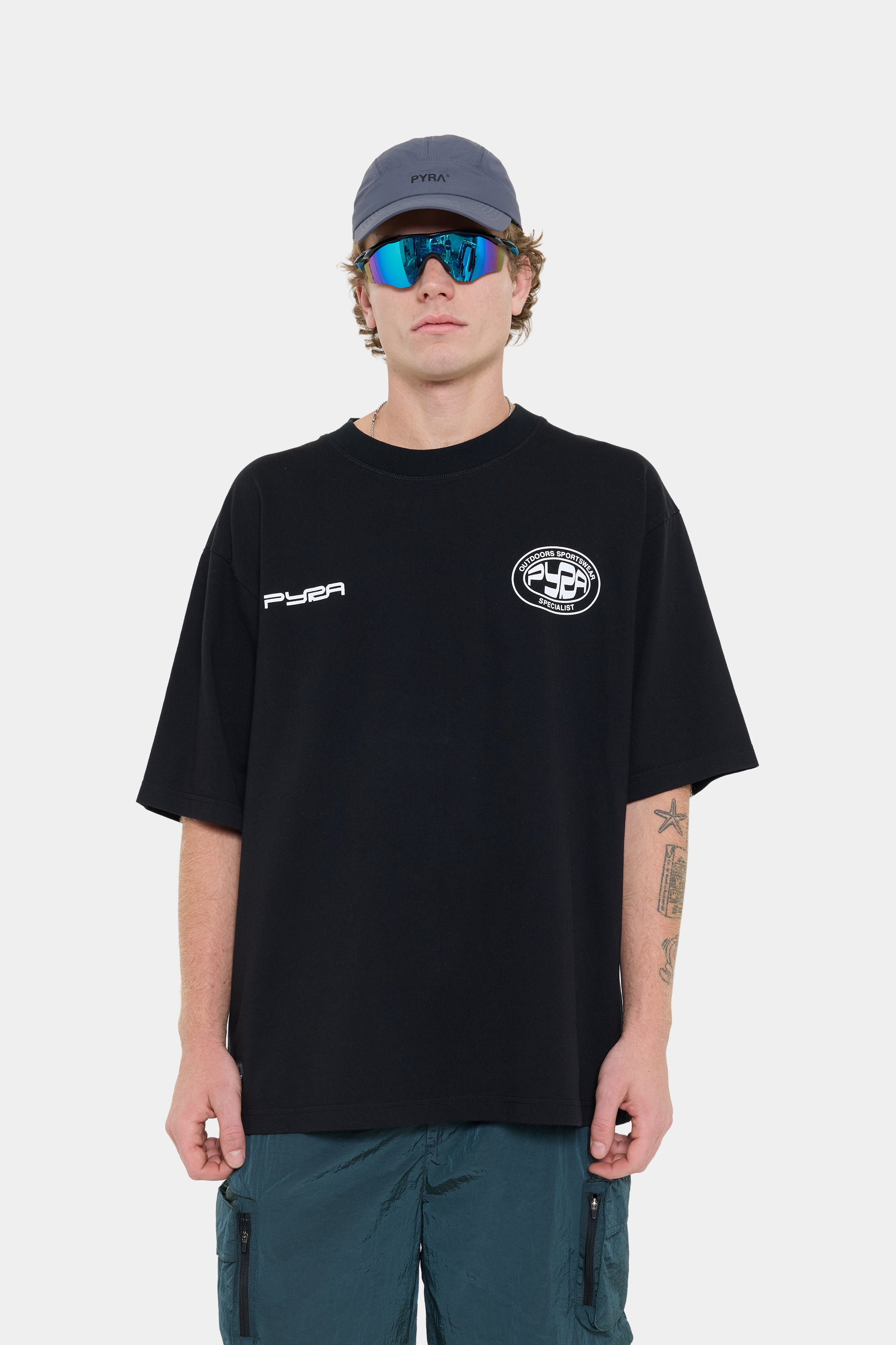 OUTDOORS BOX TEE - BLACK